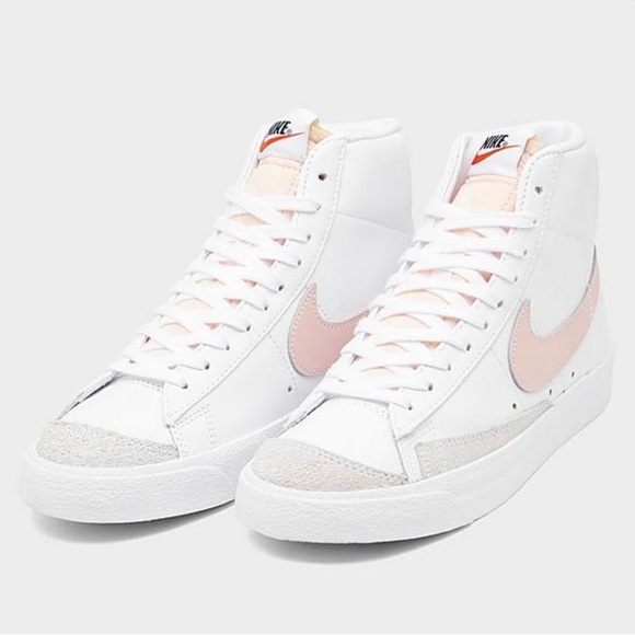 WOMEN'S NIKE BLAZER MID '77 CASUAL SHOES - Picture 1 of 7